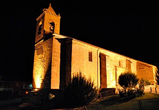 Vista nocturna de la Iglesia Parroquial de Santiago Aspstol